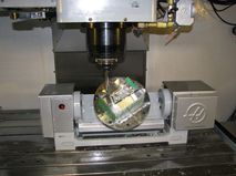 Vertikální obráběcí centrum HAAS VF-8/50. Vertikální obráběcí centrum HAAS VF-8/50.